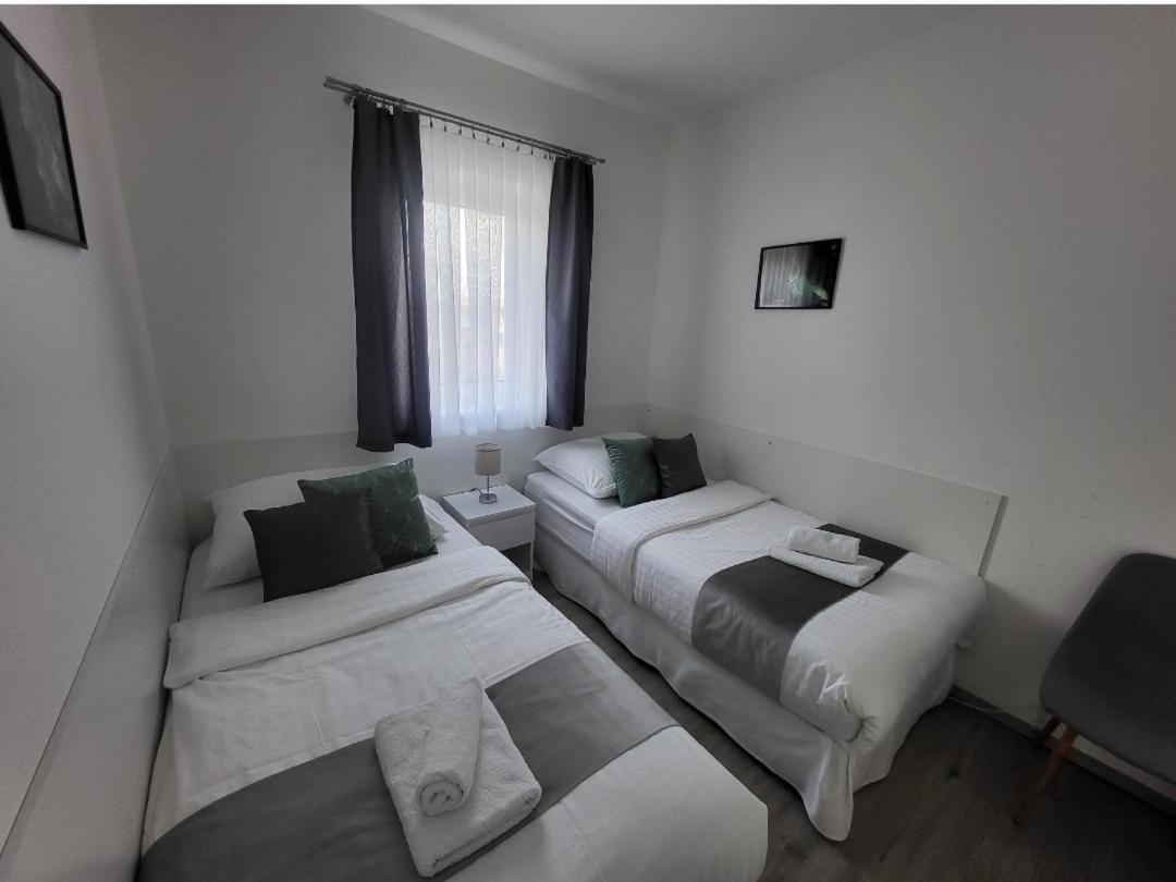 Apartman Gabriela Roudne Buitenkant foto